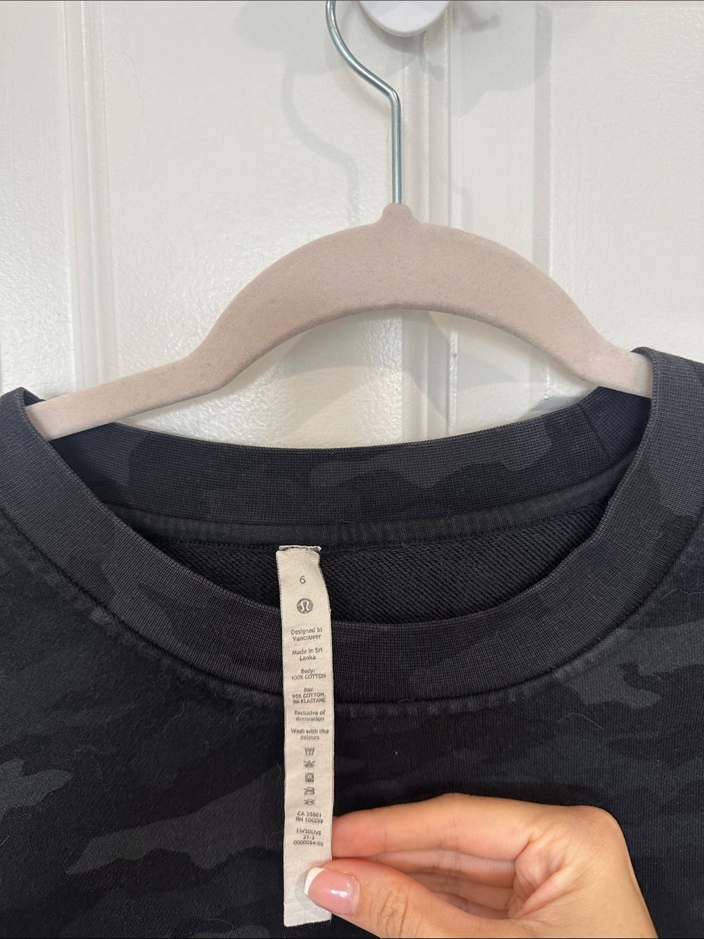 lululemon Black Camo Crewneck Sweatshirt Full Length Size 6 - Picture 2 of 3